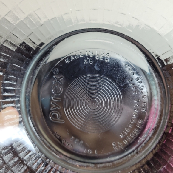 Vintage Pyrex Basket Weave Clear Mixing Bowl 1 Quart - Picture 8 of 8